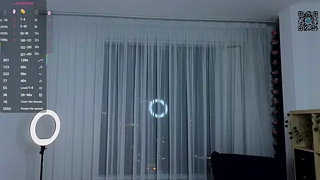 IsobelCashin online show from November 28, 2025, 3:07 am