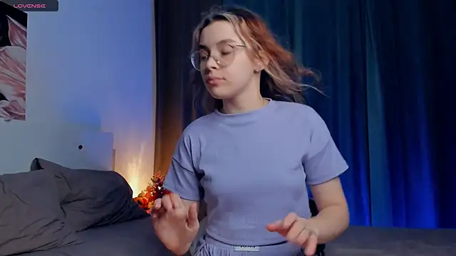 VedaSchulz online show from November 29, 2025, 6:41 pm