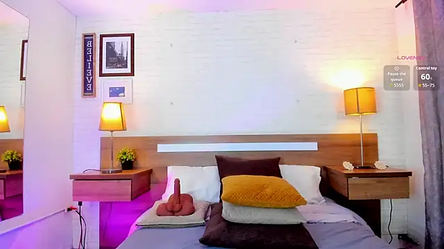 JenniferAuriston online show from November 24, 2025, 7:36 pm