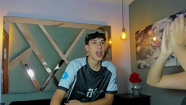 ChanellandMax online show from November 28, 2025, 1:11 pm