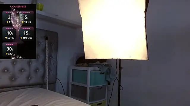 angiellam online show from October 9, 2025, 6:19 pm