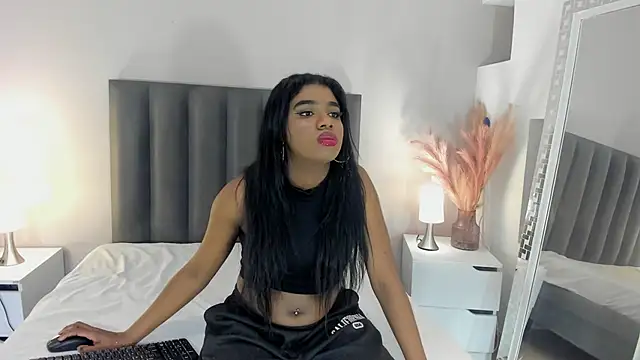 KendraChavez  online show from November 13, 2025, 9:19 pm