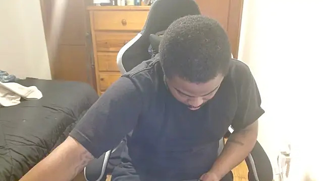 Snapshot of Breadwinnah chatting on November 17, 2025, 9:02 am Breadwinnah online show from November 17, 2025, 9:02 am