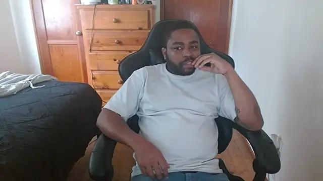 Snapshot of Breadwinnah chatting on October 14, 2025, 5:57 pm Breadwinnah online show from October 14, 2025, 5:57 pm