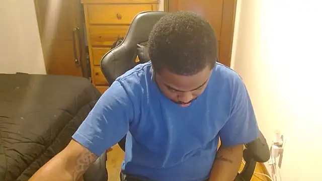 Snapshot of Breadwinnah chatting on November 12, 2025, 8:07 am Breadwinnah online show from November 12, 2025, 8:07 am