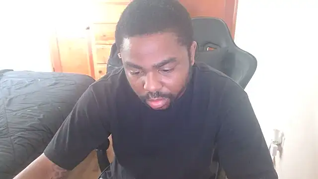 Snapshot of Breadwinnah chatting on October 31, 2025, 7:43 pm Breadwinnah online show from October 31, 2025, 7:43 pm