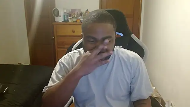 Snapshot of Breadwinnah chatting on December 1, 2025, 7:53 am Breadwinnah online show from December 1, 2025, 7:53 am