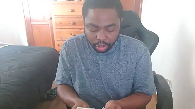 Snapshot of Breadwinnah chatting on October 26, 2025, 9:26 pm Breadwinnah online show from October 26, 2025, 9:26 pm