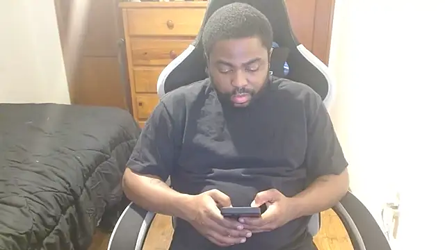 Snapshot of Breadwinnah chatting on November 16, 2025, 7:35 am Breadwinnah online show from November 16, 2025, 7:35 am