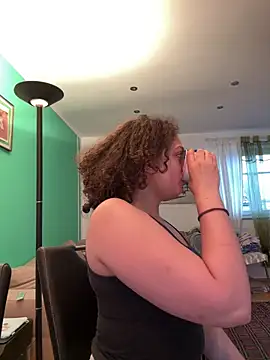 DreamThickCouple online show from April 10, 2026, 4:14 pm