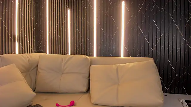 VioletRose as online show from April 6, 2026, 4:46 am