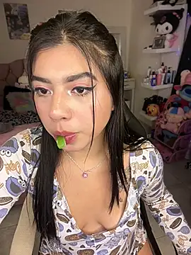 Snapshot of charlotte_queen1320 chatting on May 9, 2026, 5:33 am charlotte queen1320 online show from May 9, 2026, 5:33 am