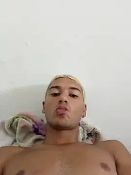 Snapshot of zyonboy1 chatting on January 6, 2026, 2:32 pm zyonboy1 online show from January 6, 2026, 2:32 pm