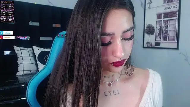 Abril Velvet a  online show from October 17, 2025, 1:09 am