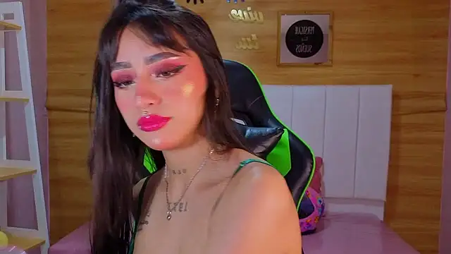 Abril Velvet a  online show from January 17, 2026, 12:42 pm