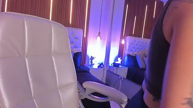 ZamabyCrucie online show from April 17, 2026, 11:18 pm