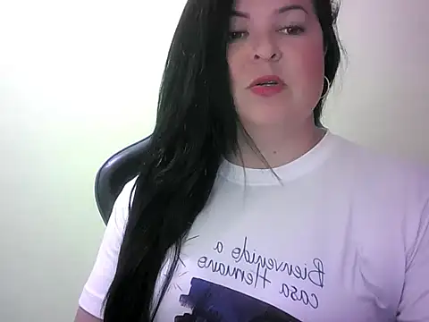 anapaulaa online show from November 19, 2025, 2:22 am