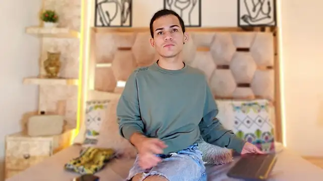 alessandro musk online show from December 19, 2025, 3:54 am