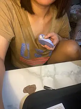 QuinRheana online show from November 20, 2025, 6:41 pm