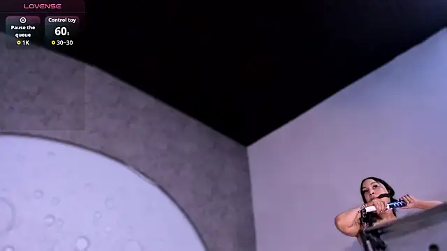 Snapshot of ReinaChloe chatting on February 19, 2026, 4:04 pm ReinaChloe online show from February 19, 2026, 4:04 pm