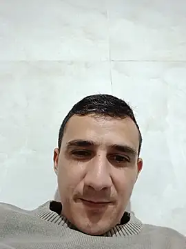Snapshot of BrunoValen chatting on July 19, 2026, 4:32 am BrunoValen online show from July 19, 2026, 4:32 am