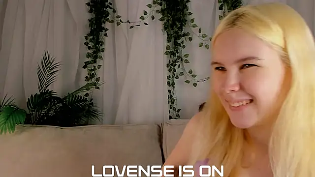 ElizSpieth online show from October 28, 2025, 2:01 am