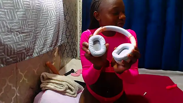 Snapshot of LonelyQueenxx25 chatting on October 26, 2025, 9:20 am LonelyQueenxx25 online show from October 26, 2025, 9:20 am