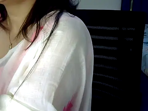 Rumi cute online show from April 13, 2026, 4:44 pm