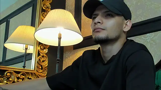 Snapshot of AlessandroKiing chatting on July 29, 2026, 11:04 pm AlessandroKiing online show from July 29, 2026, 11:04 pm