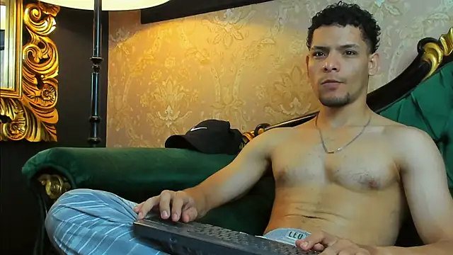 Snapshot of AlessandroKiing chatting on July 18, 2026, 2:20 am AlessandroKiing online show from July 18, 2026, 2:20 am