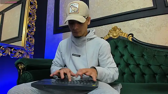 AlessandroKiing online show from September 28, 2025, 2:35 pm