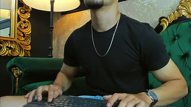 Snapshot of AlessandroKiing chatting on August 1, 2026, 10:08 pm AlessandroKiing online show from August 1, 2026, 10:08 pm