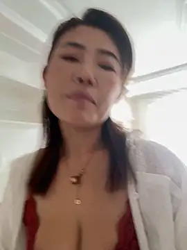 feifei 521 online show from November 25, 2025, 2:23 am