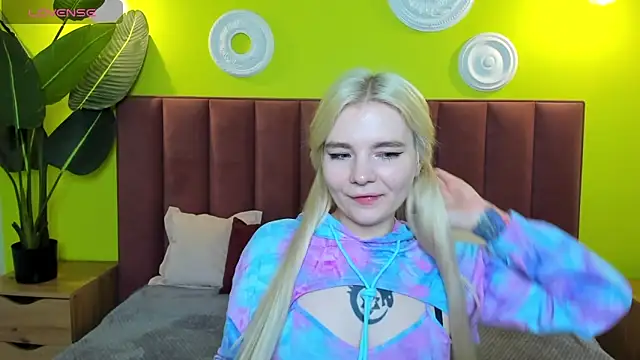 RuthBryant online show from September 21, 2025, 1:33 am