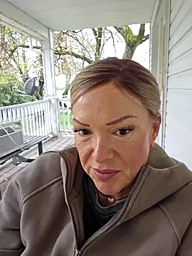 Sugarloveless online show from April 16, 2026, 10:12 pm