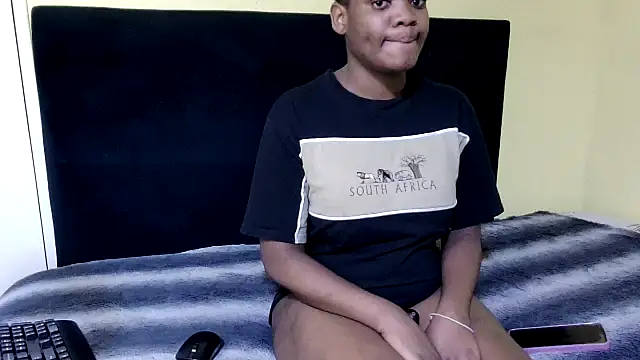 SweetTitties21 online show from December 2, 2025, 5:25 pm