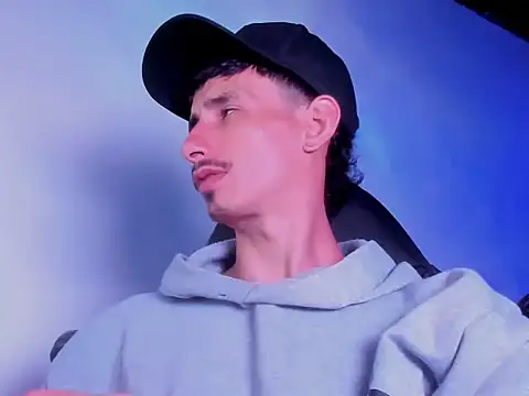 Snapshot of Damartinez27 chatting on March 4, 2026, 8:44 am Damartinez27 online show from March 4, 2026, 8:44 am