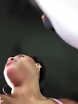 Snapshot of Mia-sensual chatting on November 23, 2025, 2:21 am Mia-sensual online show from November 23, 2025, 2:21 am