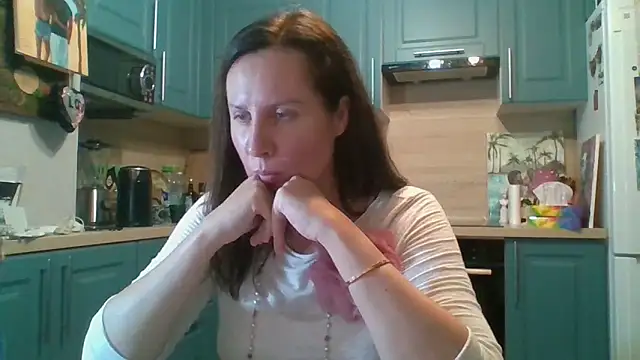 ALICAINWONDERLAND online show from November 9, 2025, 6:56 pm