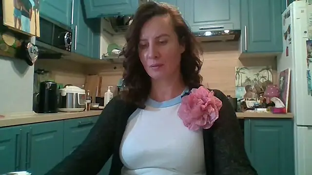 ALICAINWONDERLAND online show from November 15, 2025, 4:44 pm