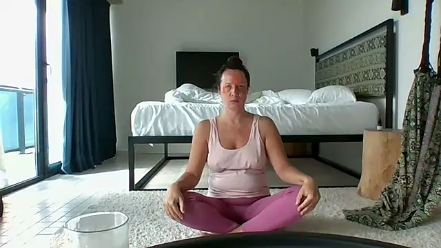 ALICAINWONDERLAND online show from October 10, 2025, 9:21 am