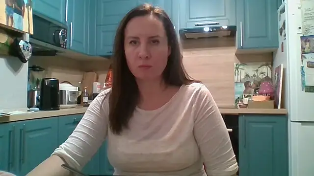 ALICAINWONDERLAND online show from December 4, 2025, 7:24 pm