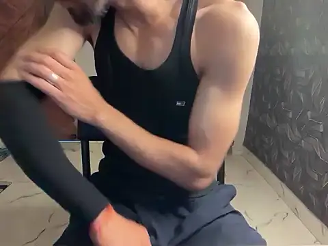 coupleyug online show from March 15, 2026, 6:31 am