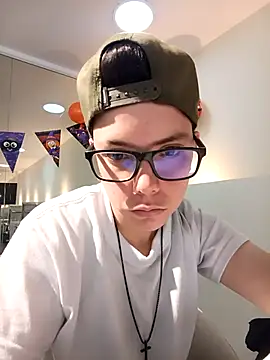 SpencerMontgomery online show from October 28, 2025, 6:18 pm