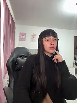Snapshot of violetta_blackk chatting on April 3, 2026, 9:32 pm violetta blackk online show from April 3, 2026, 9:32 pm