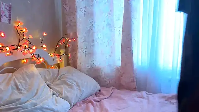 AxyKitten online show from October 31, 2025, 9:39 am