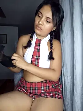 VALERYY ROSE  online show from October 5, 2025, 5:31 am