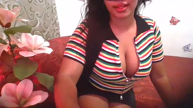LustInLips online show from June 20, 2026, 3:28 pm