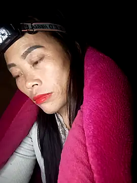 Snapshot of CoMay003 chatting on November 17, 2025, 1:59 pm CoMay003 online show from November 17, 2025, 1:59 pm