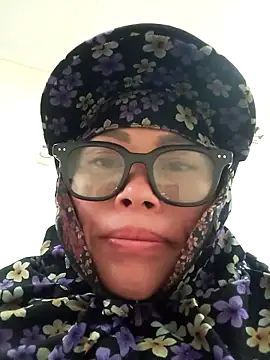 Snapshot of CoMay003 chatting on November 26, 2025, 6:13 am CoMay003 online show from November 26, 2025, 6:13 am